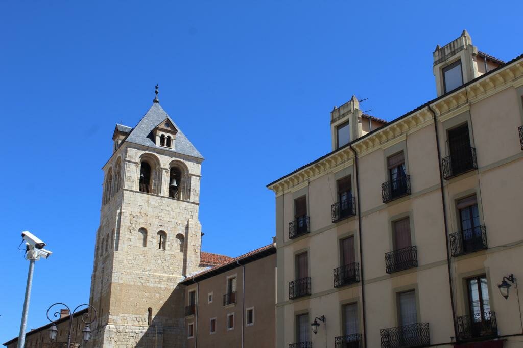 Ya en los quirófanos del Hospital San Juan de Dios de León el robot Da Vinci X Ya en los quirófanos del Hospital San Juan de Dios de León el robot Da Vinci X