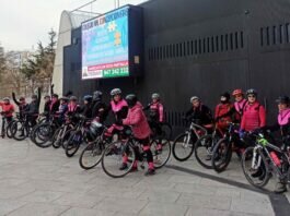 “Más bicis, mejores personas”.