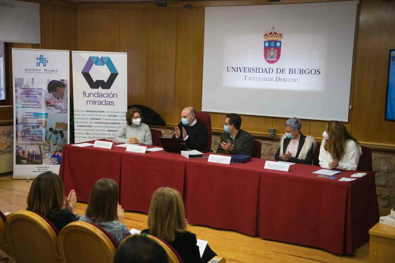 Ya en los quirófanos del Hospital San Juan de Dios de León el robot Da Vinci X Ya en los quirófanos del Hospital San Juan de Dios de León el robot Da Vinci X