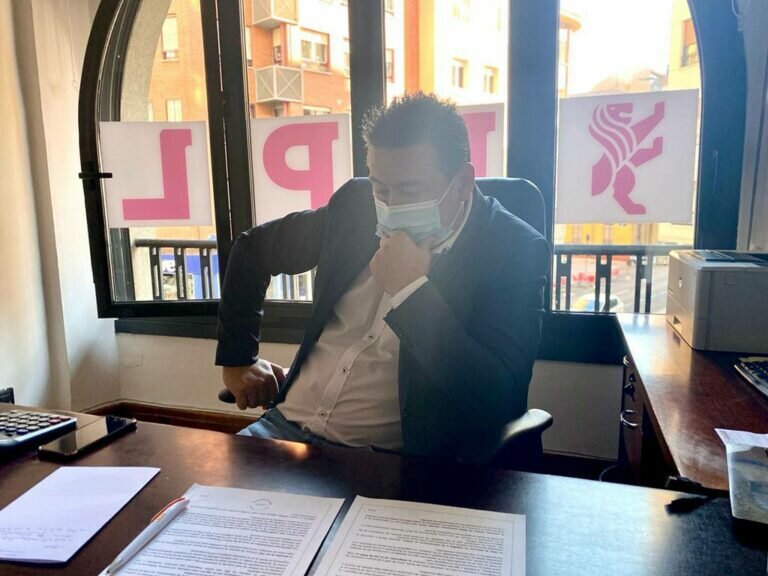 “Neker” presenta su libro “Rojo Pasión” en Petrer