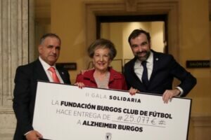 Ya en los quirófanos del Hospital San Juan de Dios de León el robot Da Vinci X Ya en los quirófanos del Hospital San Juan de Dios de León el robot Da Vinci X