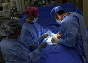 Ya en los quirófanos del Hospital San Juan de Dios de León el robot Da Vinci X Ya en los quirófanos del Hospital San Juan de Dios de León el robot Da Vinci X