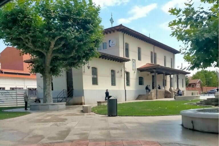 La Diputación invierte más de 33.000 euros en un nuevo esparcidor de sal para la estación La Diputación invierte más de 33.000 euros en un nuevo esparcidor de sal para la estación