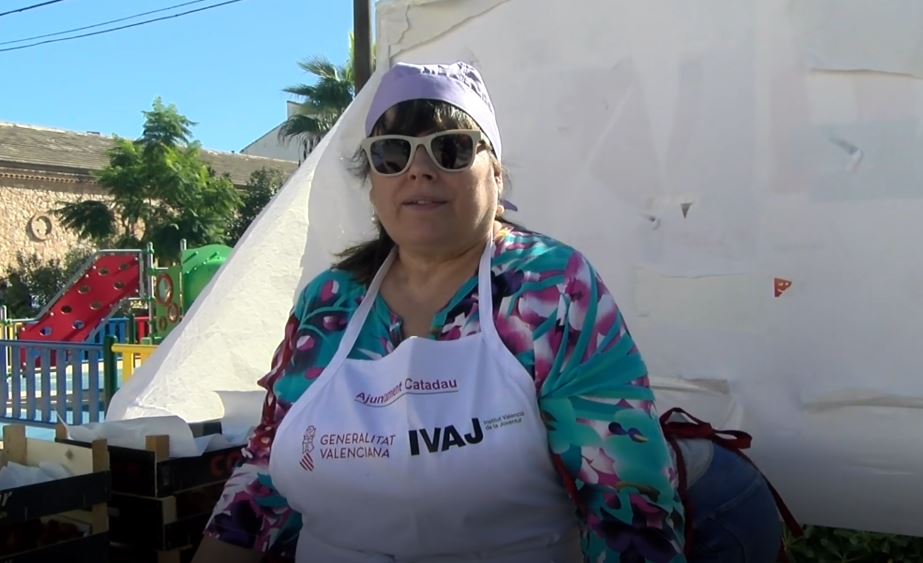María José García lucha por la igualdad en Catadau con sus buñuelos solidarios