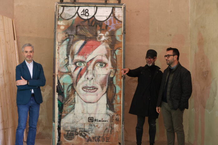 El Centre del Carme recibe el ‘David Bowie’ de Jesús Arrúe, el primer grafiti indultado en España