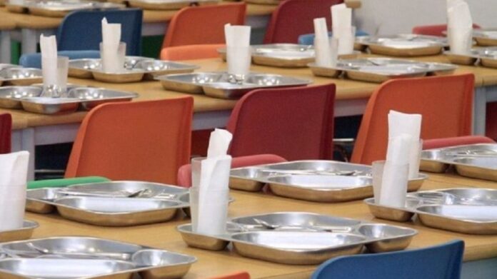 Los comedores escolares en València dan de comer a diario a los niños valencianos