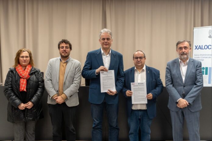 El conseller de Vivienda y el presidente de la Mancomunitat La Ribera Alta firman un convenio para el funcionamiento de la oficina Xaloc